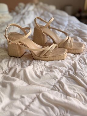 Beige Croc-Embossed Block Heel Sandals Chunky Sandal 👡
